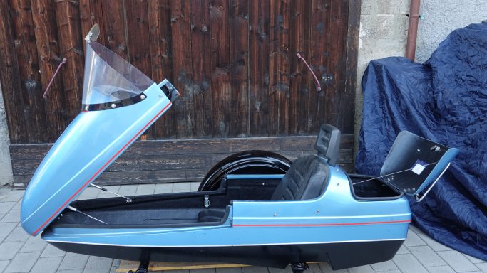 Seitenwagen mit Klappe zum Einsteigen Jochen Brett ef-tech