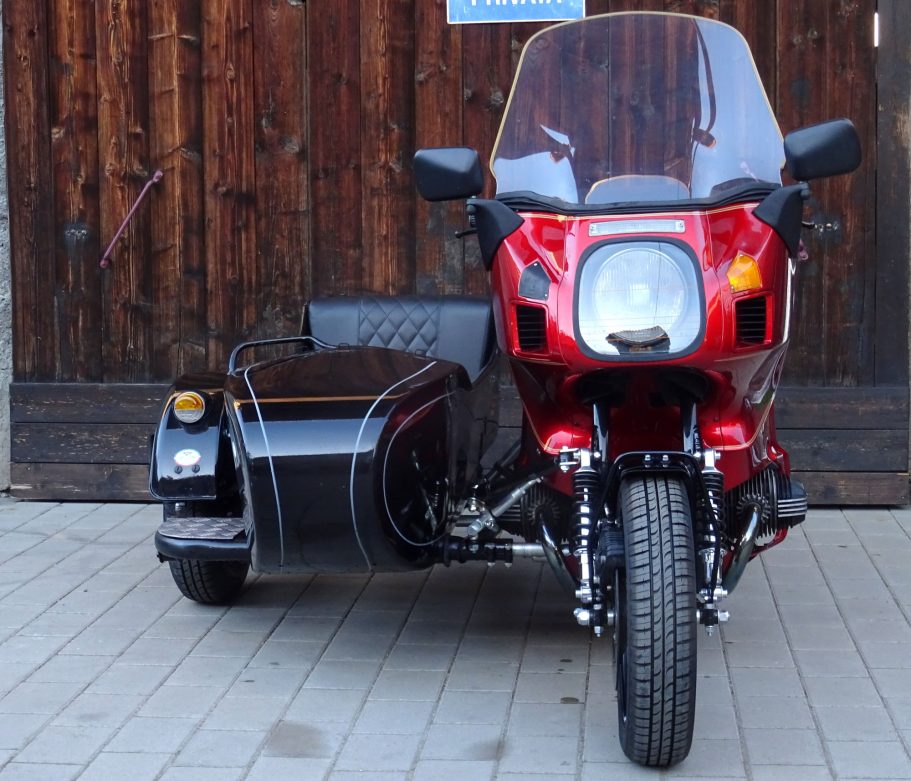 Ural Seitenwagen an BMW ef-tech Jochen Brett